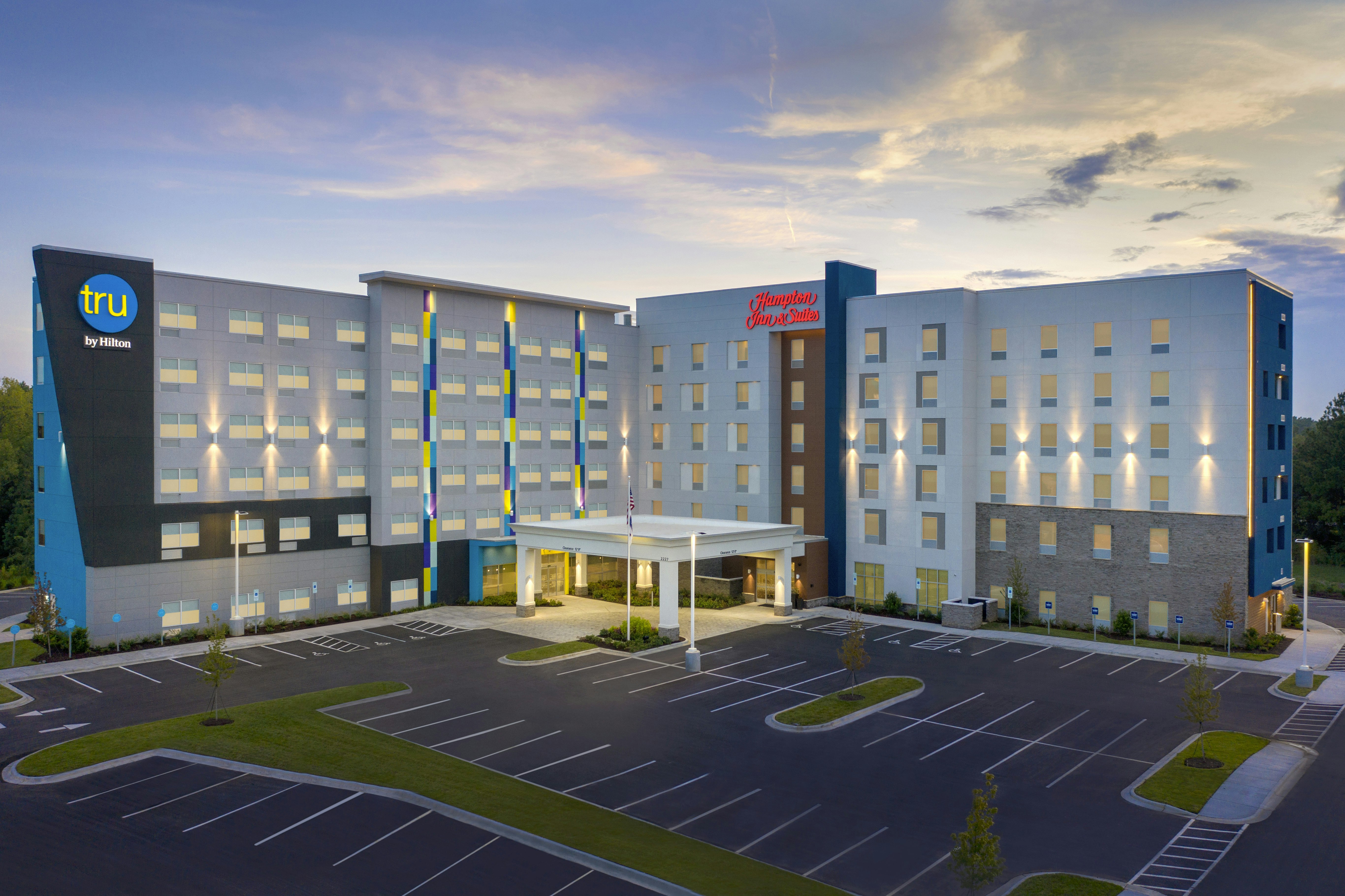 Hampton Inn Suites Charlotte Airport Lake Pointe 36/38