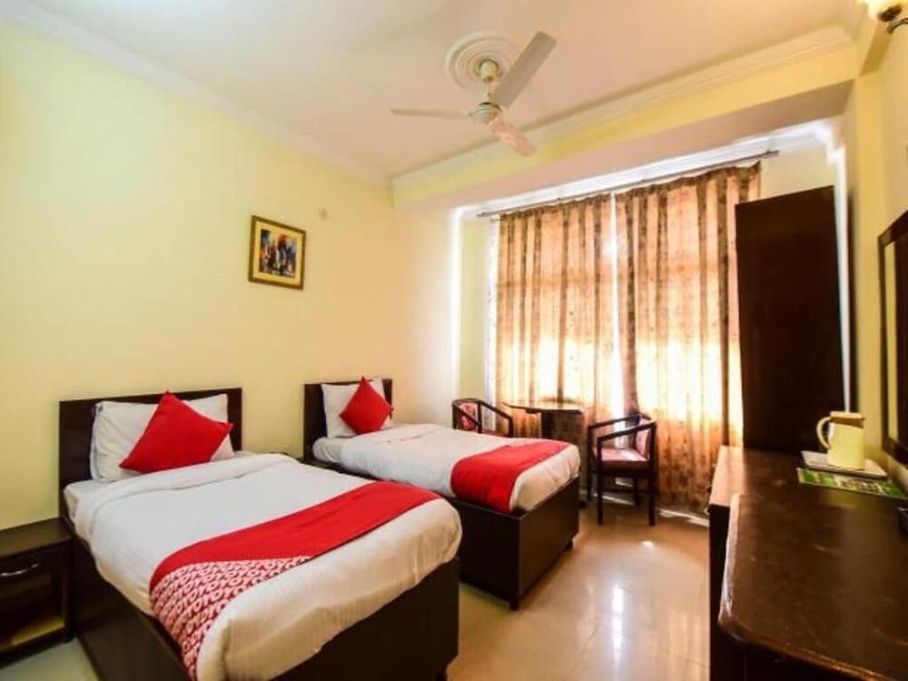 ANAND PALACE HOTEL 16/42