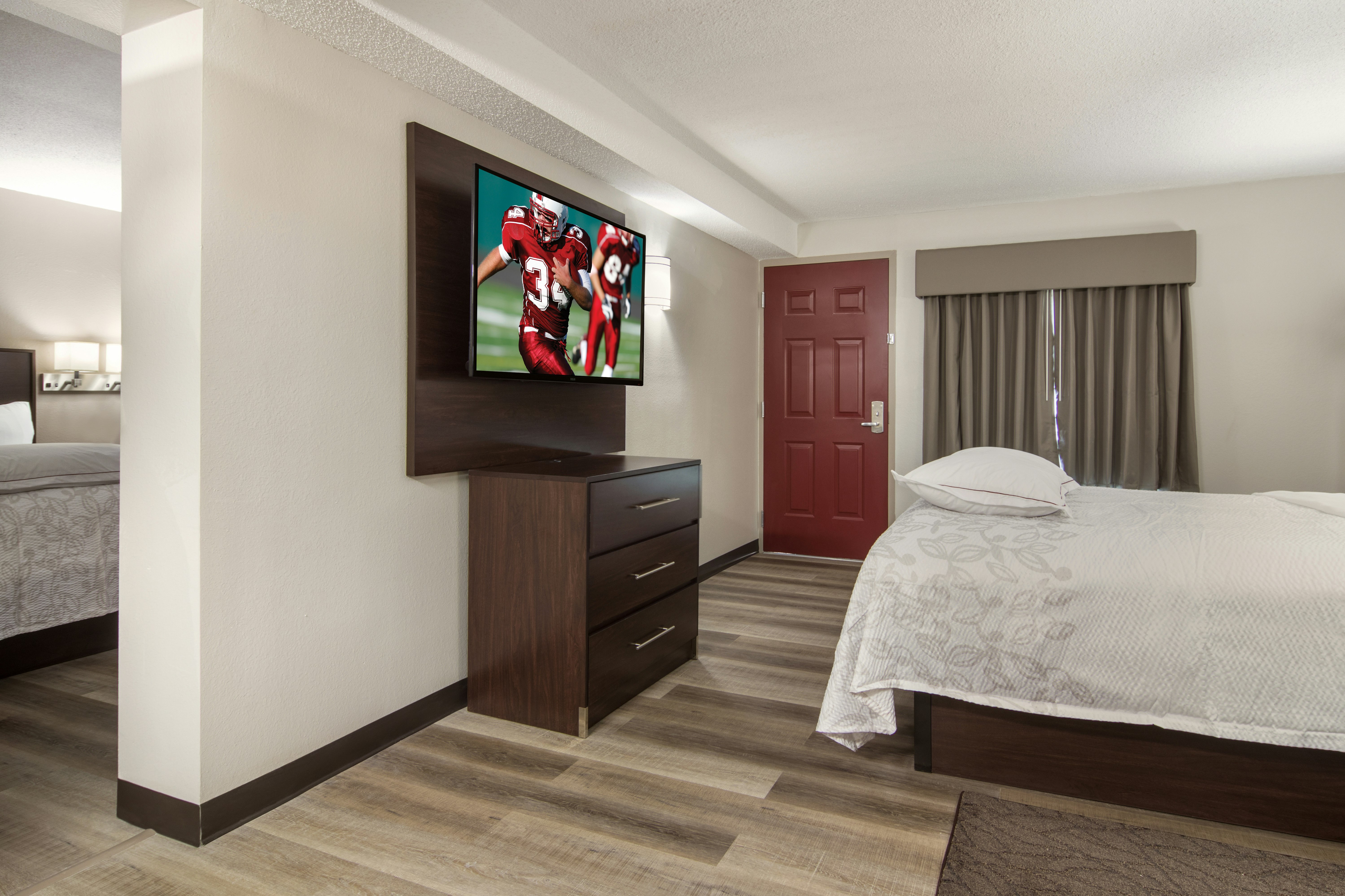 Red Roof PLUS & Suites Erie 6/26