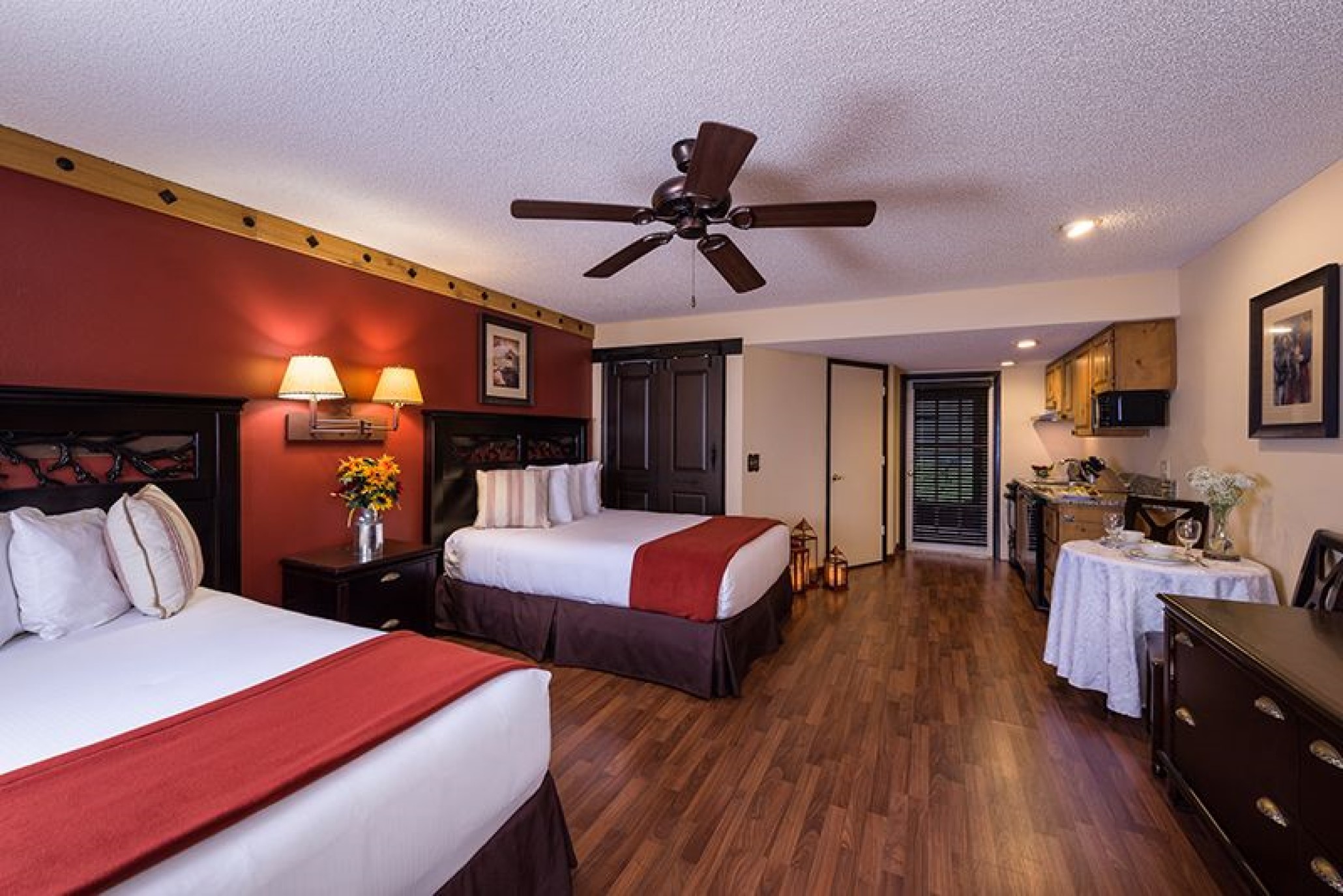 Deluxe, Lodge, Suite