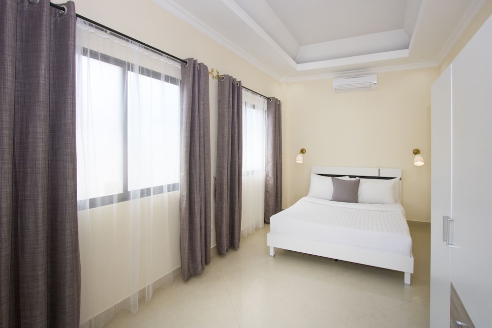 3 BEDROOMS, VILLA, PRIVATE POOL, HOT TUB