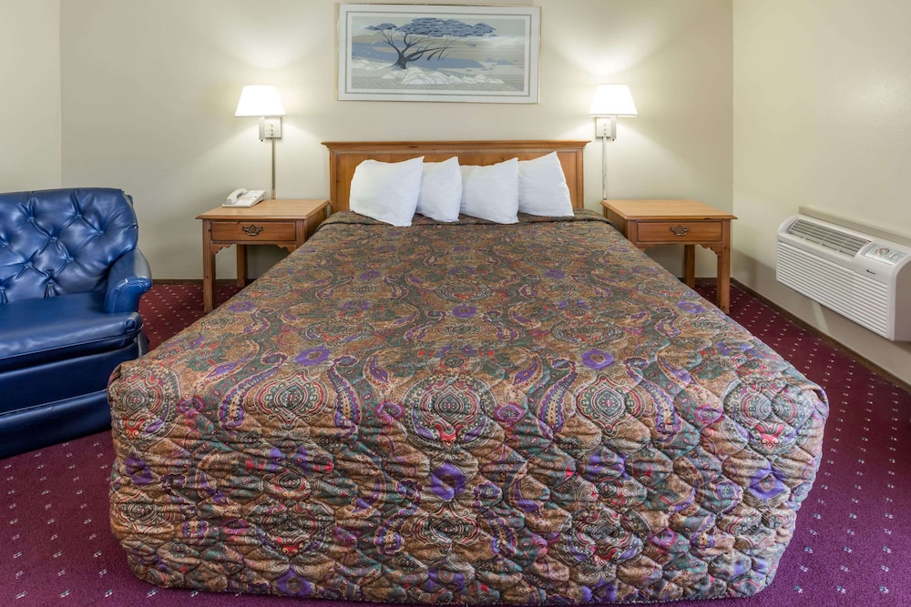 Days Inn By Wyndham Medford 7/22