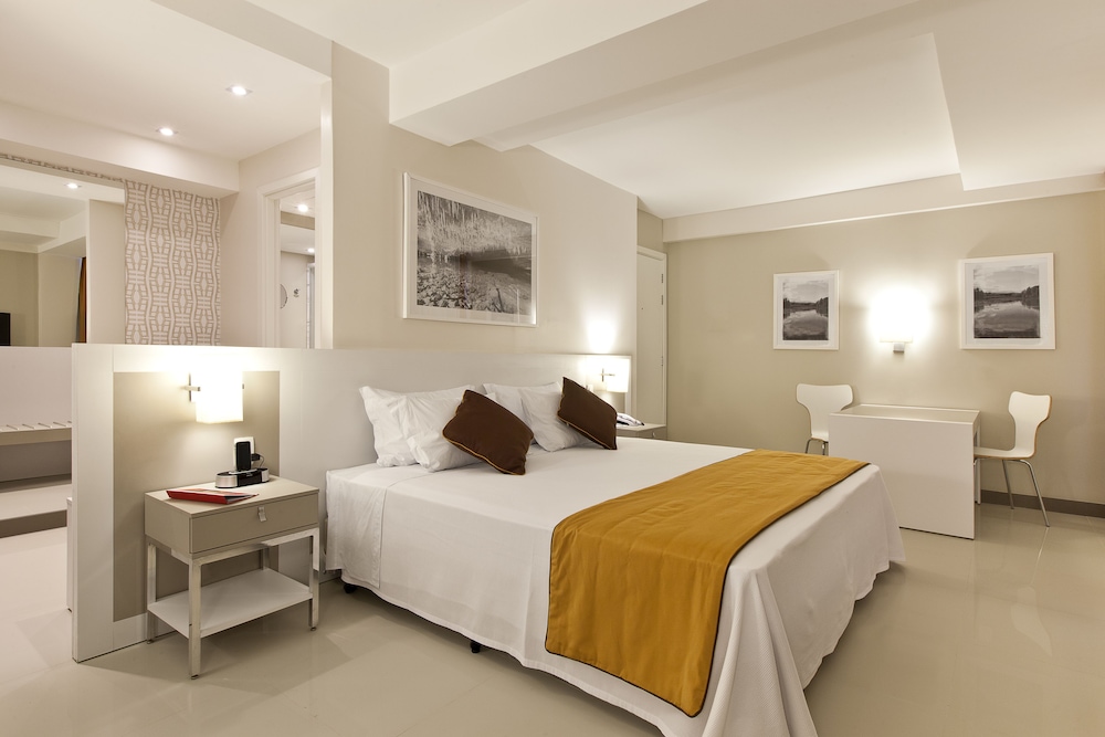 Deluxe, Suite, King Bed, Lake View