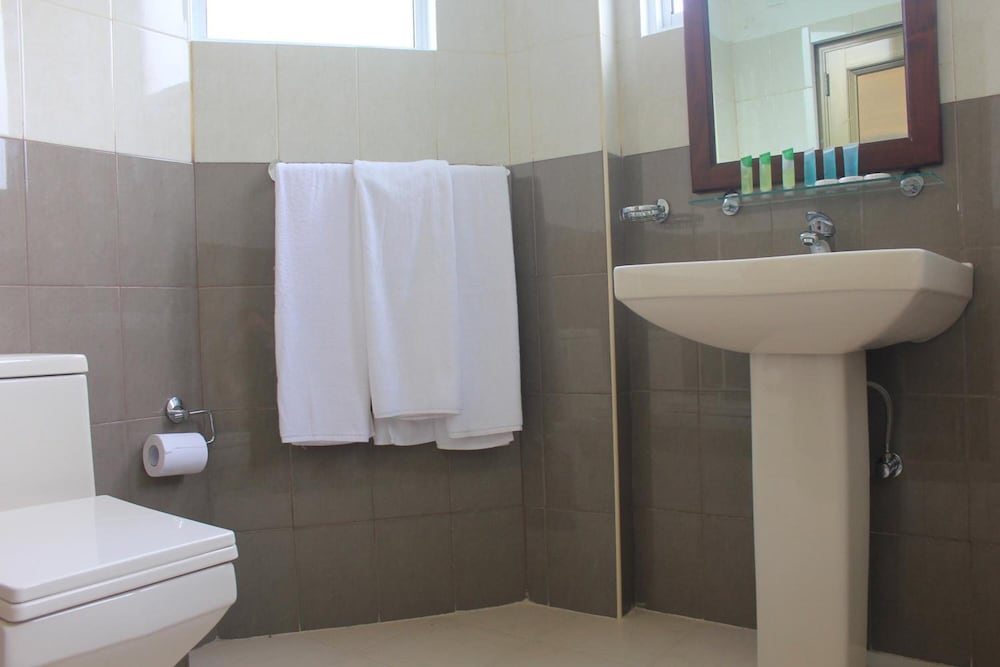 Grand 7 Hotel Thalawathugoda (ex Seven Eleven Hotel) 43/43