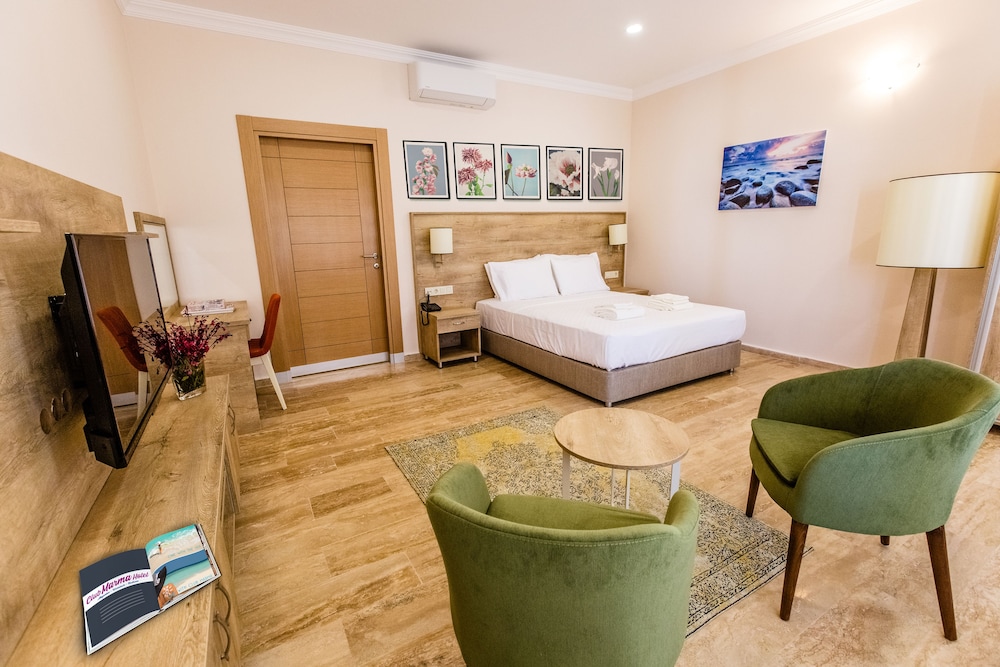 Club Marma Hotel 25/70