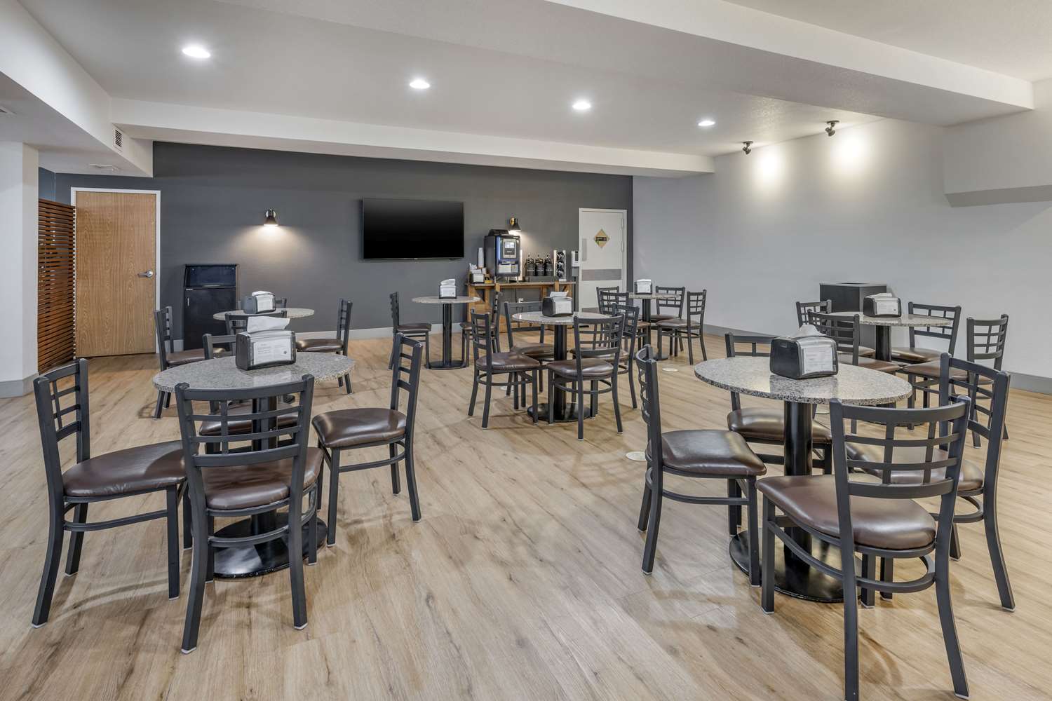 Best Western Plus Peppertree Airport Inn 49/57