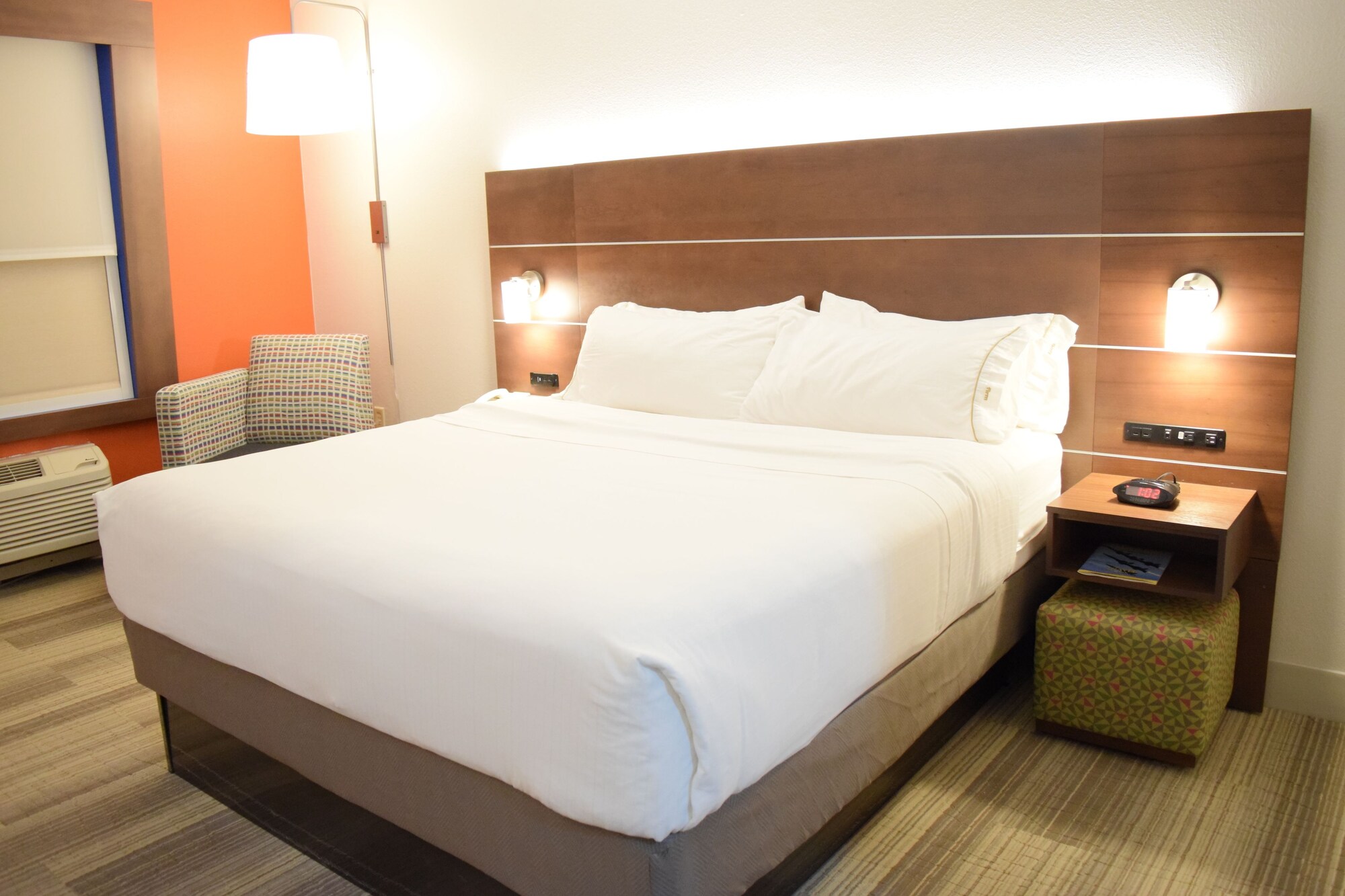 SUITE, KING BED, ACCESSIBLE