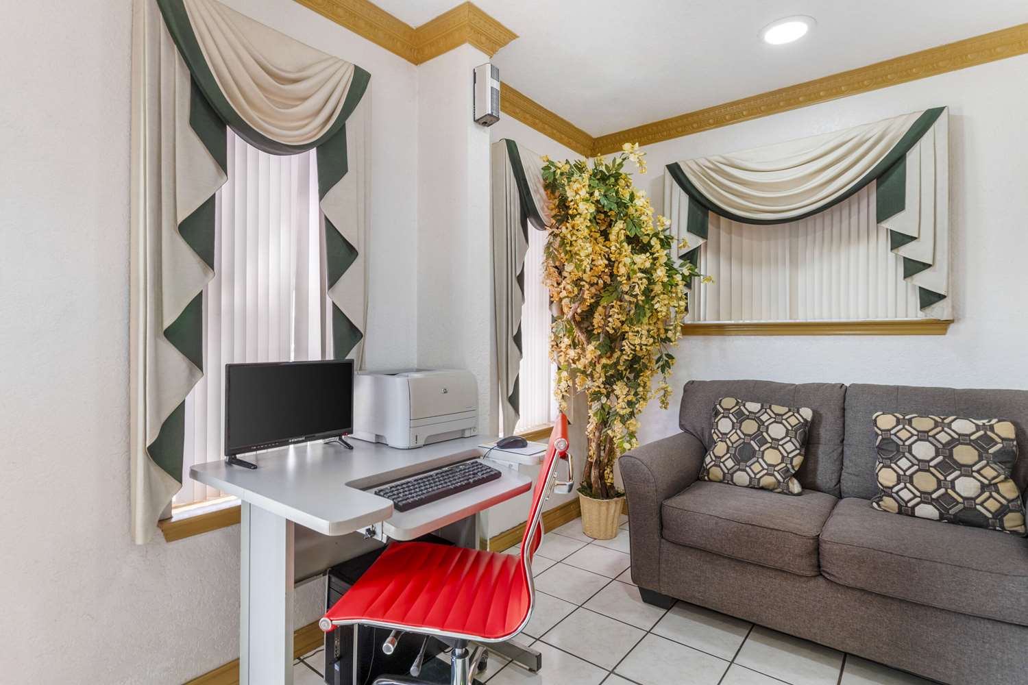 Econo Lodge Inn & Suites Near Lackland AFB San Antonio, TX 26/36