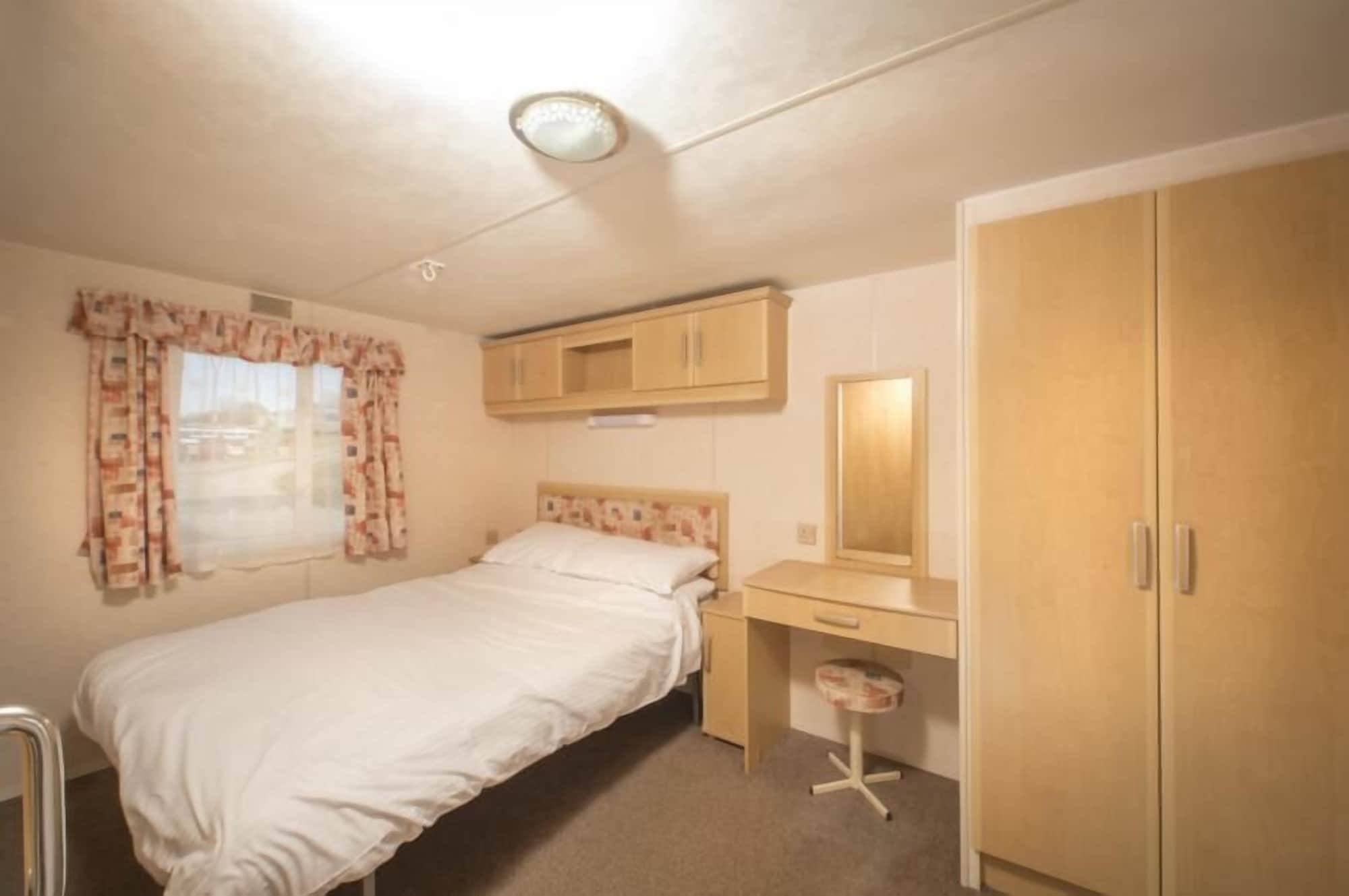 2 Bedrooms, Silver, Twin Beds, Sofa