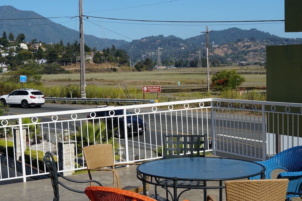 Muir Woods Lodge (ex Americas Best Value Inn and Suites - Mill Valley/San Francisco) 38/43