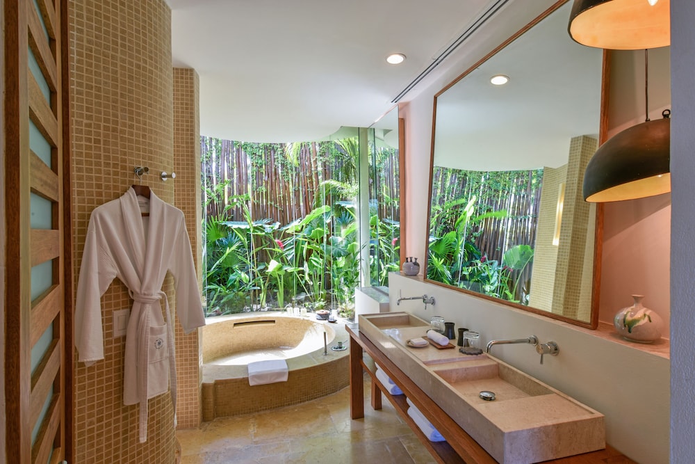 Studio, Suite, King Bed, Beach Front