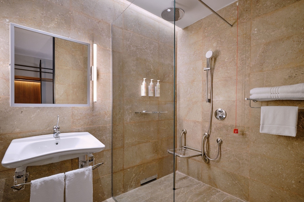 Tunis Marriott Hotel 46/50