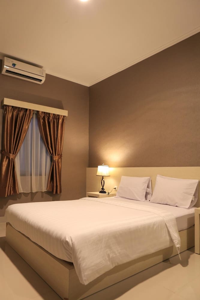 Hotel 55 11/56