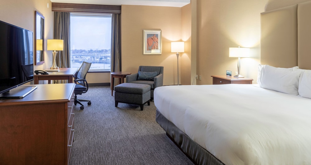 Club, King Bed