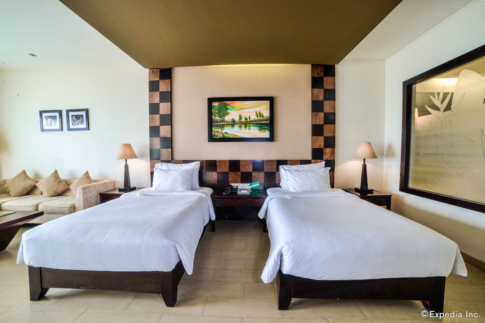 DELUXE, TWIN BEDS, GARDEN VIEW