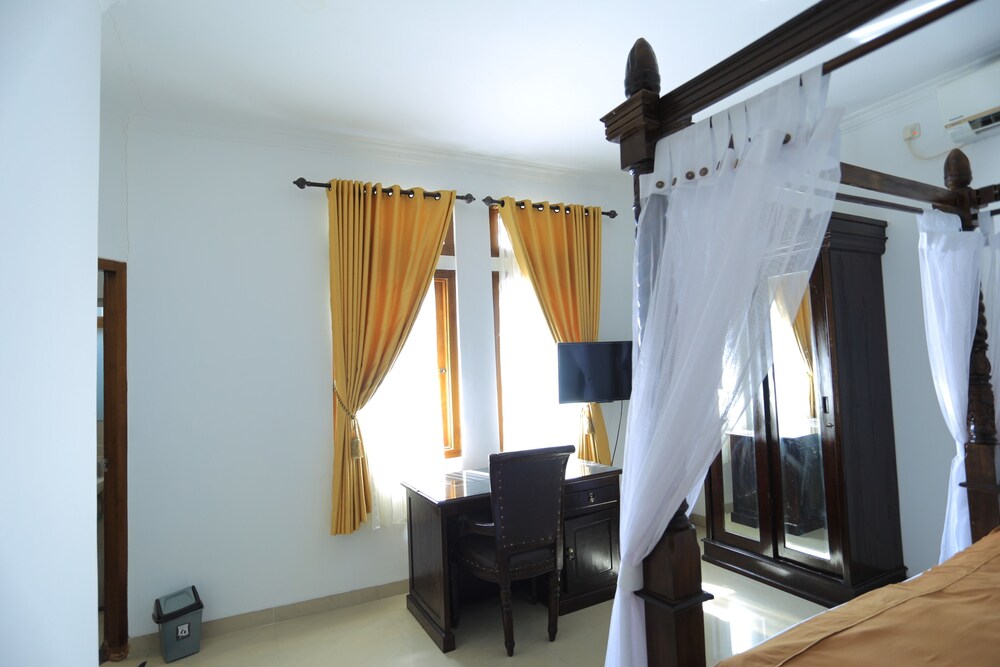 RedDoorz Plus near Lempuyangan Station 4 23/42