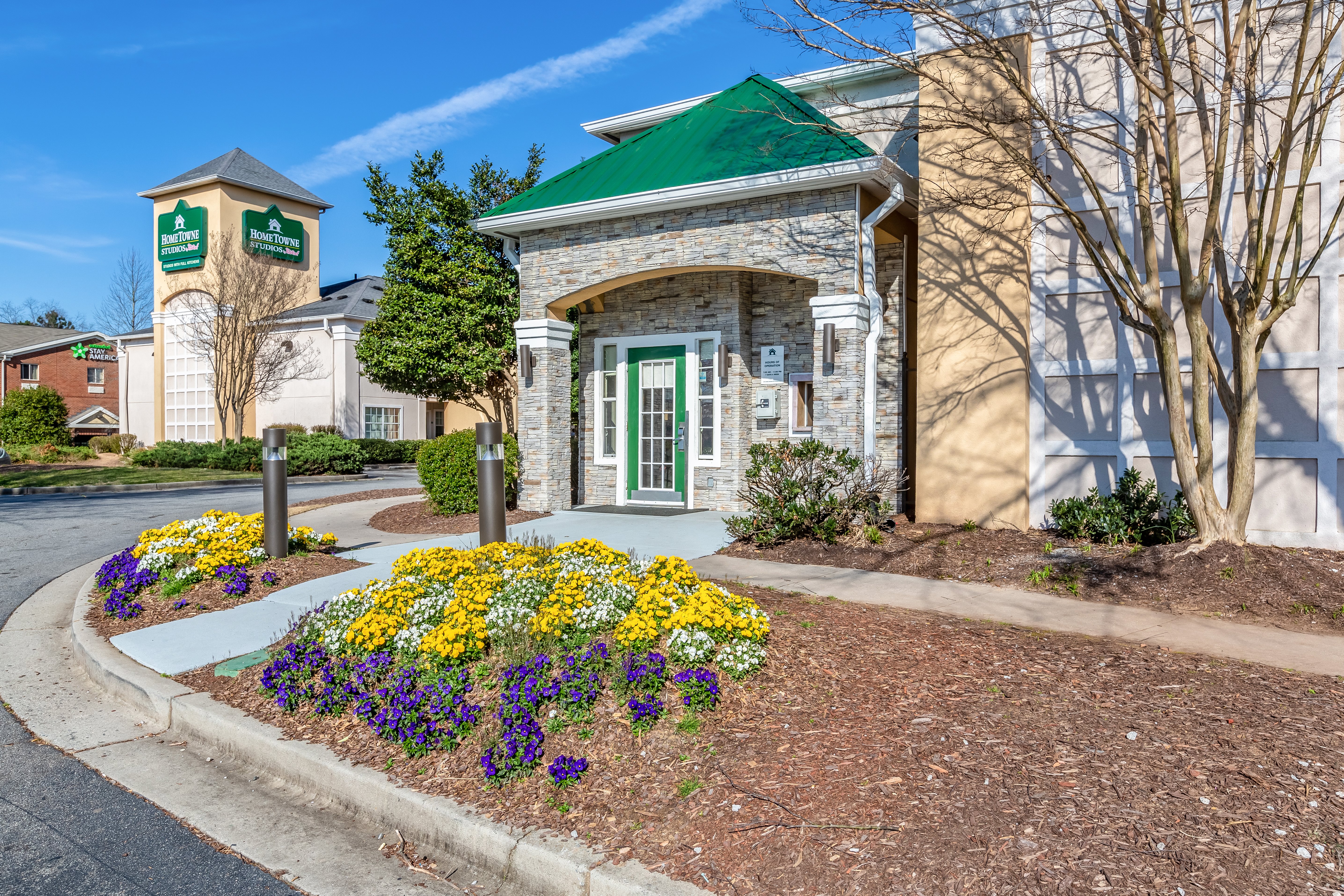 HomeTowne Studios by Red Roof Atlanta NE - Peachtree Corners 41/50