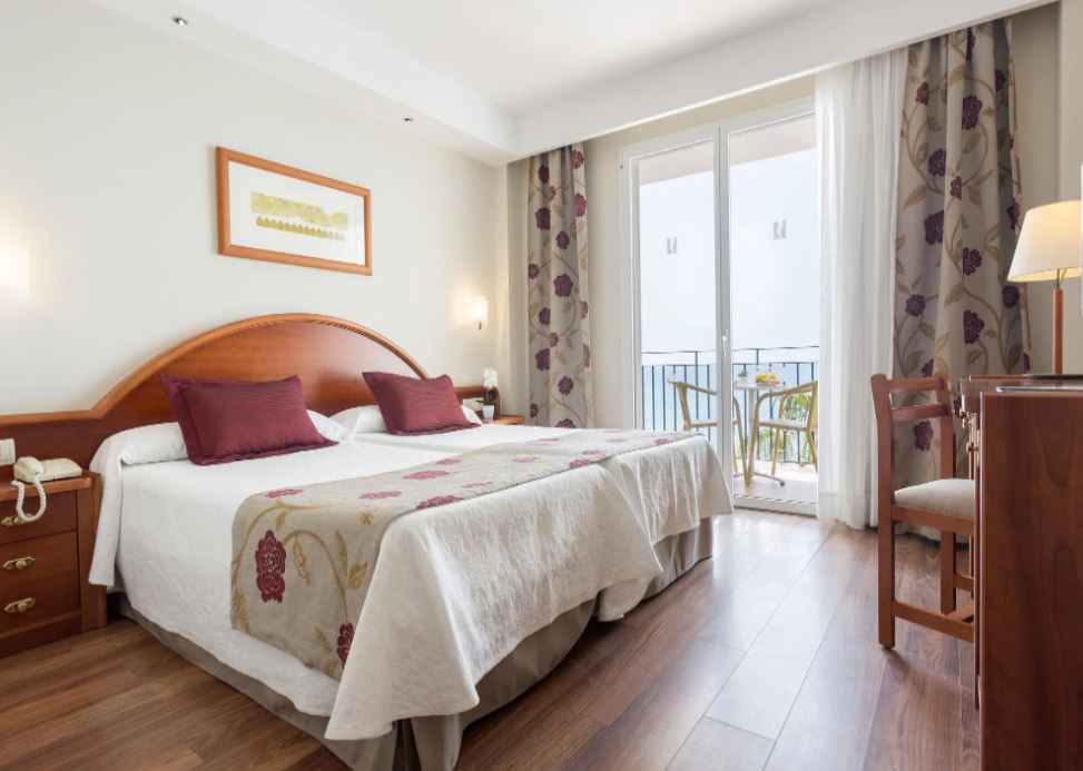 Room, Single, Double Bed, Sea View