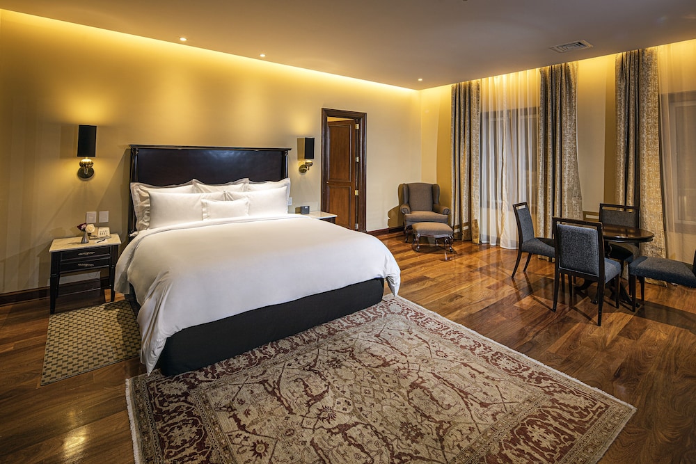 Country, Club, Suite, King Bed, Golf Course View