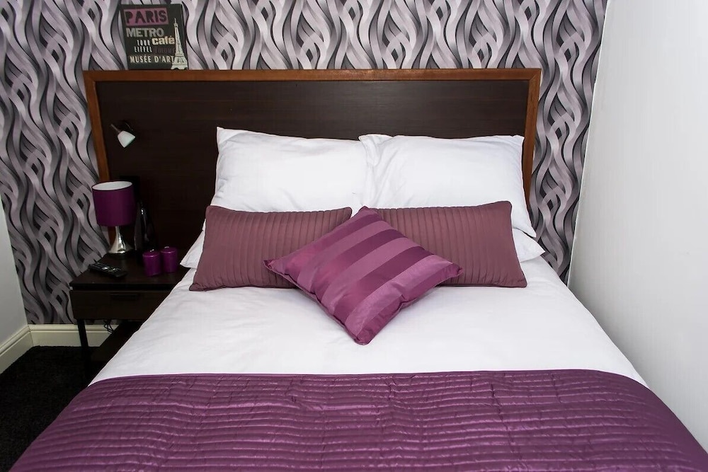 IBI Imperial Salford (ex Trivelles Hotel Manchester - Cross Lane) 38/62