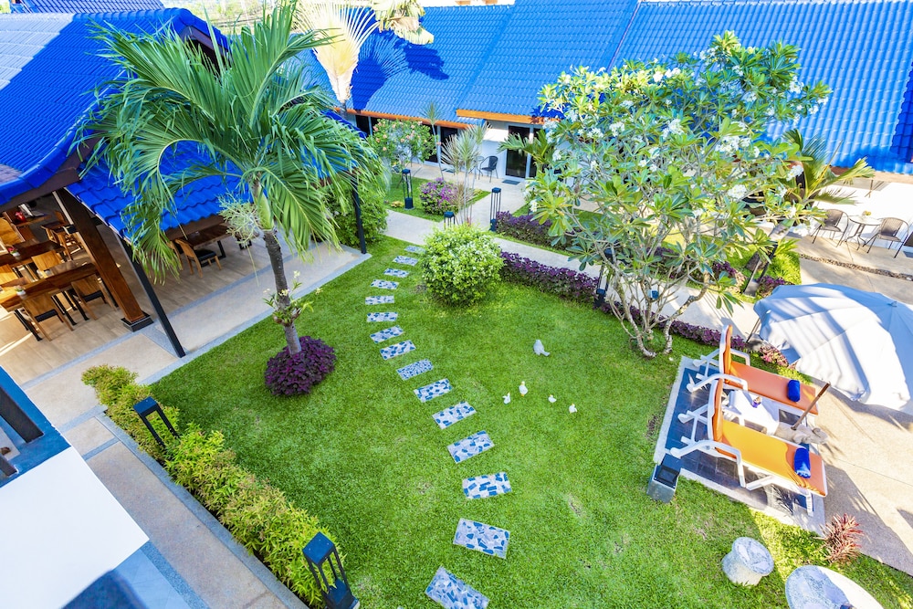Phuket Airport Hotel 72/74