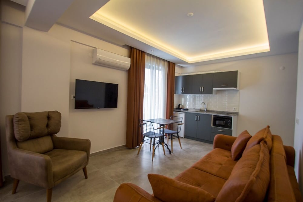 Pegasus Hotel & Villa 30/50