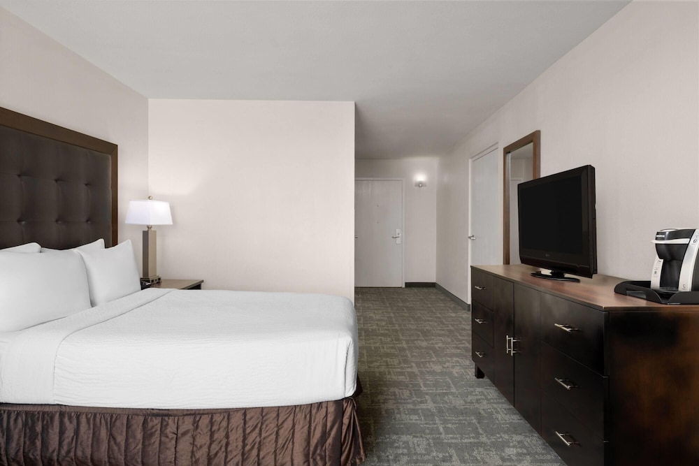 Wyndham Sacramento 16/72
