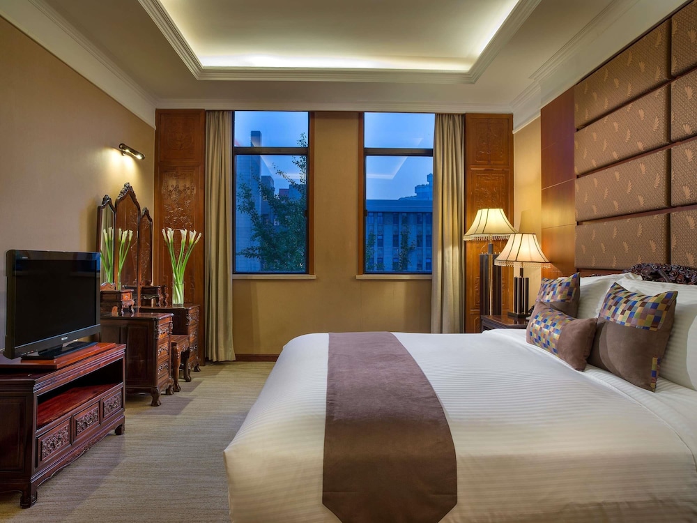 Grand Mercure On Renmin Square 21/64