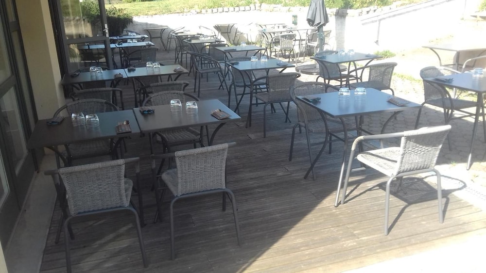 HOTEL LA HAIE DES VIGNES 52/68