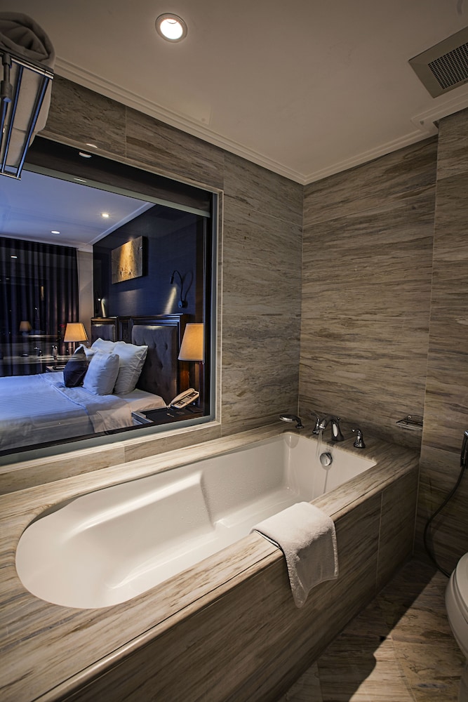 The Chi Boutique Hotel 36/66
