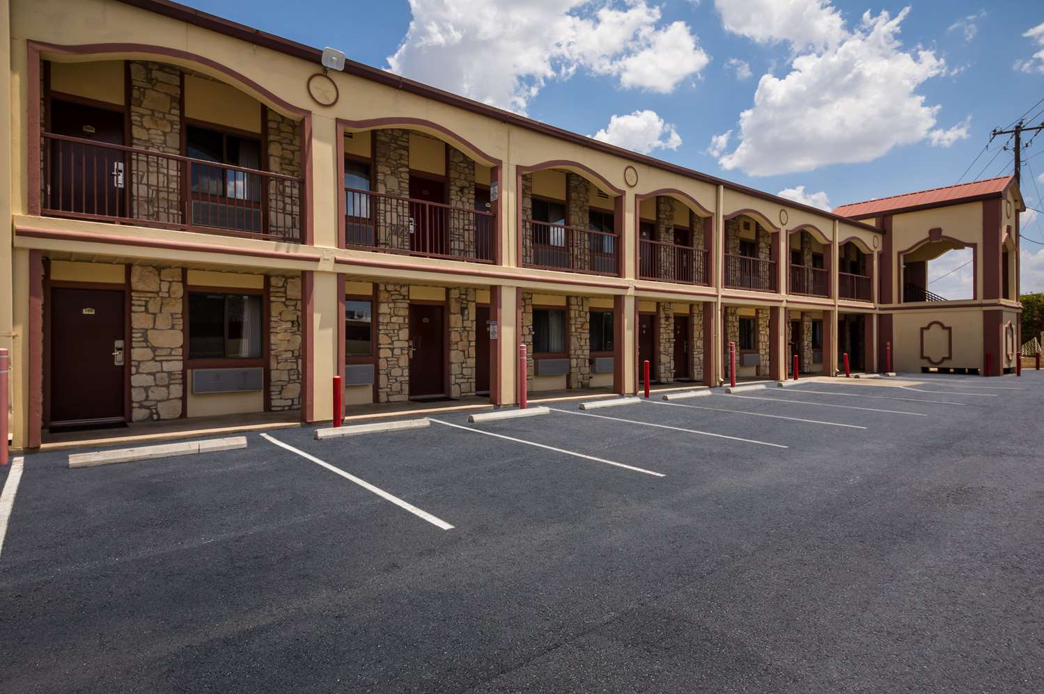 Americas Best Value Inn Buda Austin S 33/37