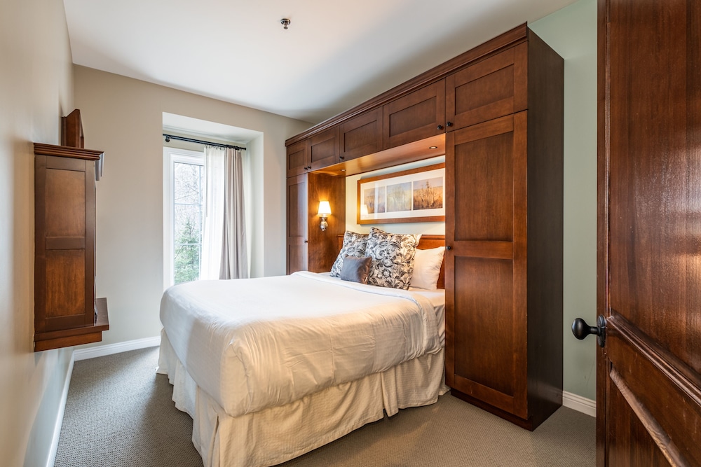 3 BEDROOMS, SUITE, COURTYARD VIEW