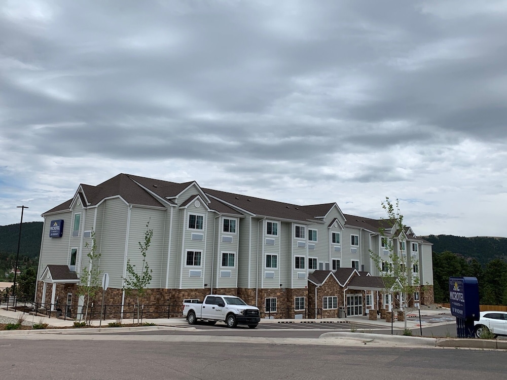 Microtel Inn & Suites by Wyndham Woodland Park 2/33