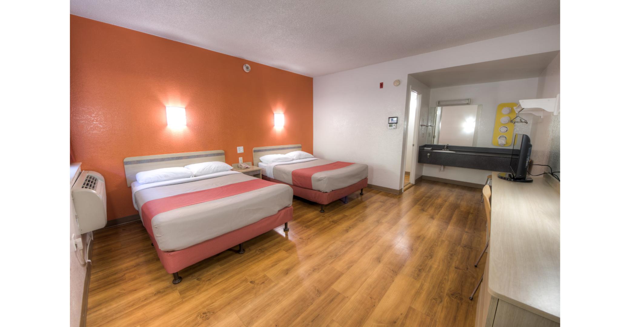 2 Full Beds - ADA/RI Shower/Micfridge