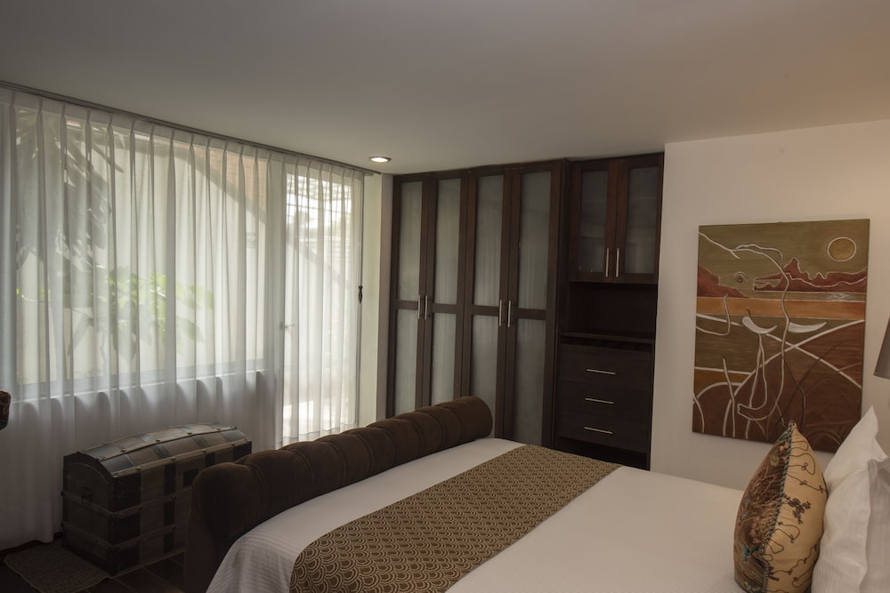 Colombe Hotel Boutique 48/76