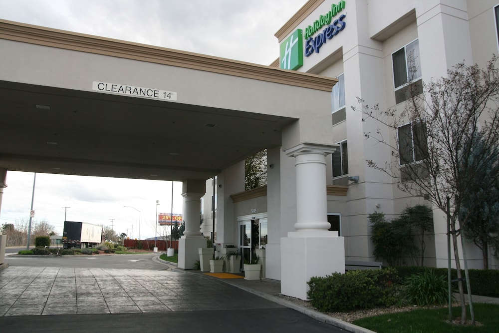 Holiday Inn Express Stockton Southeast 10/61