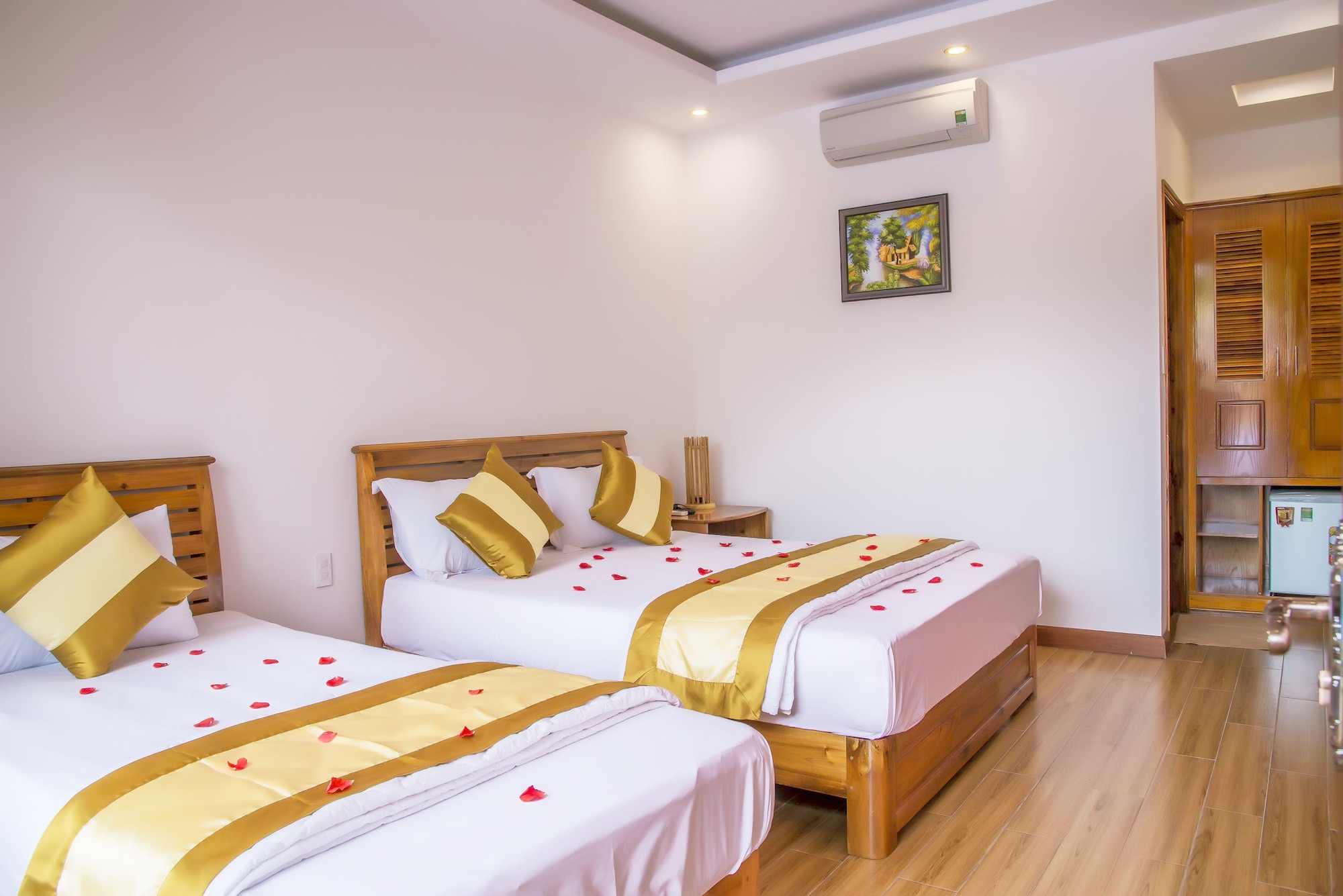 DELUXE, BUNGALOW, DOUBLE BED, POOL SIDE