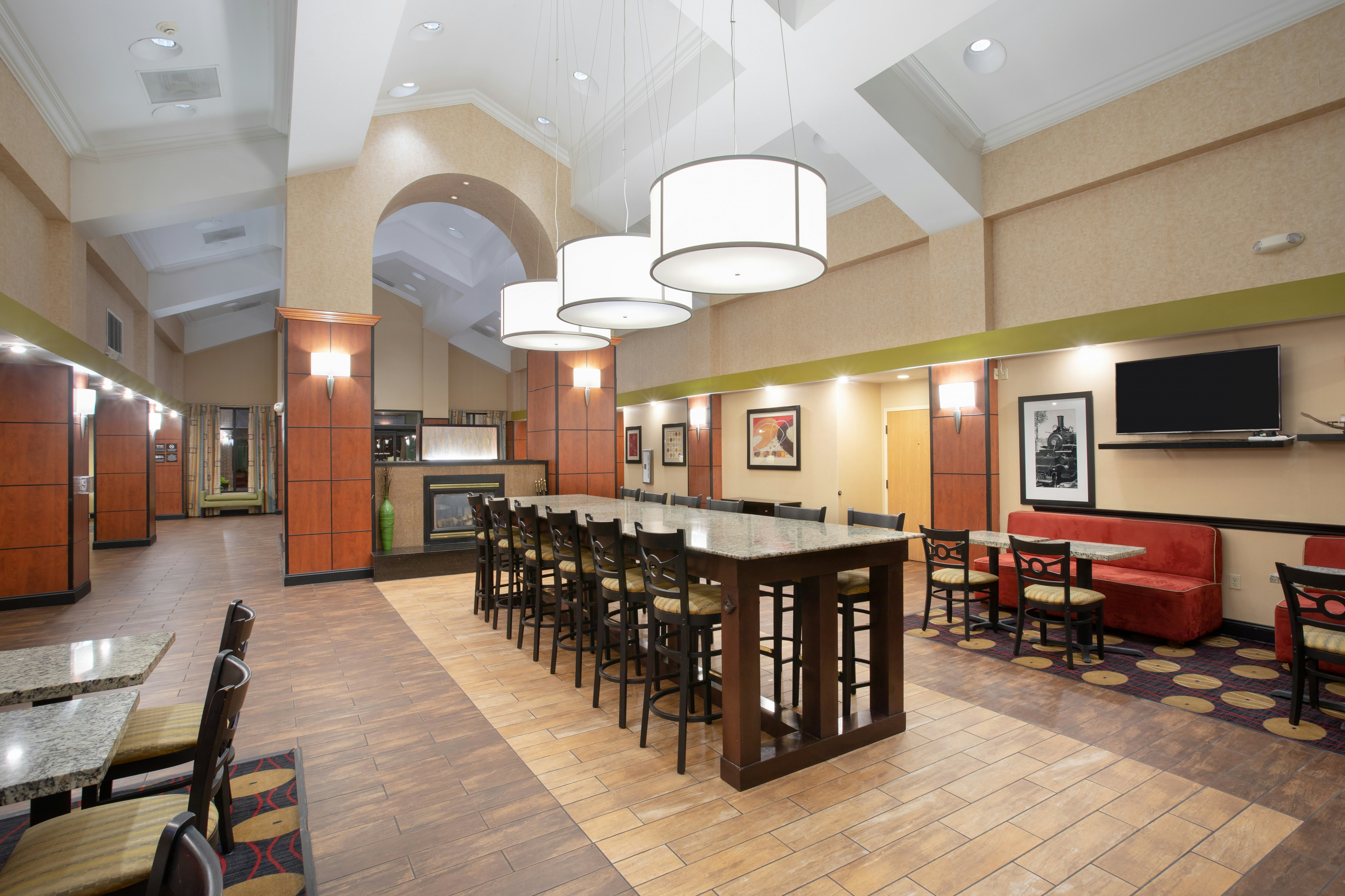 Hampton Inn & Suites Kansas City-Merriam 28/36