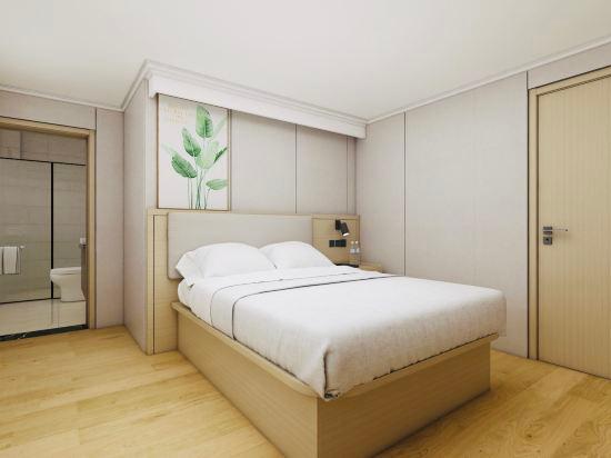 Elegant, Queen Bed