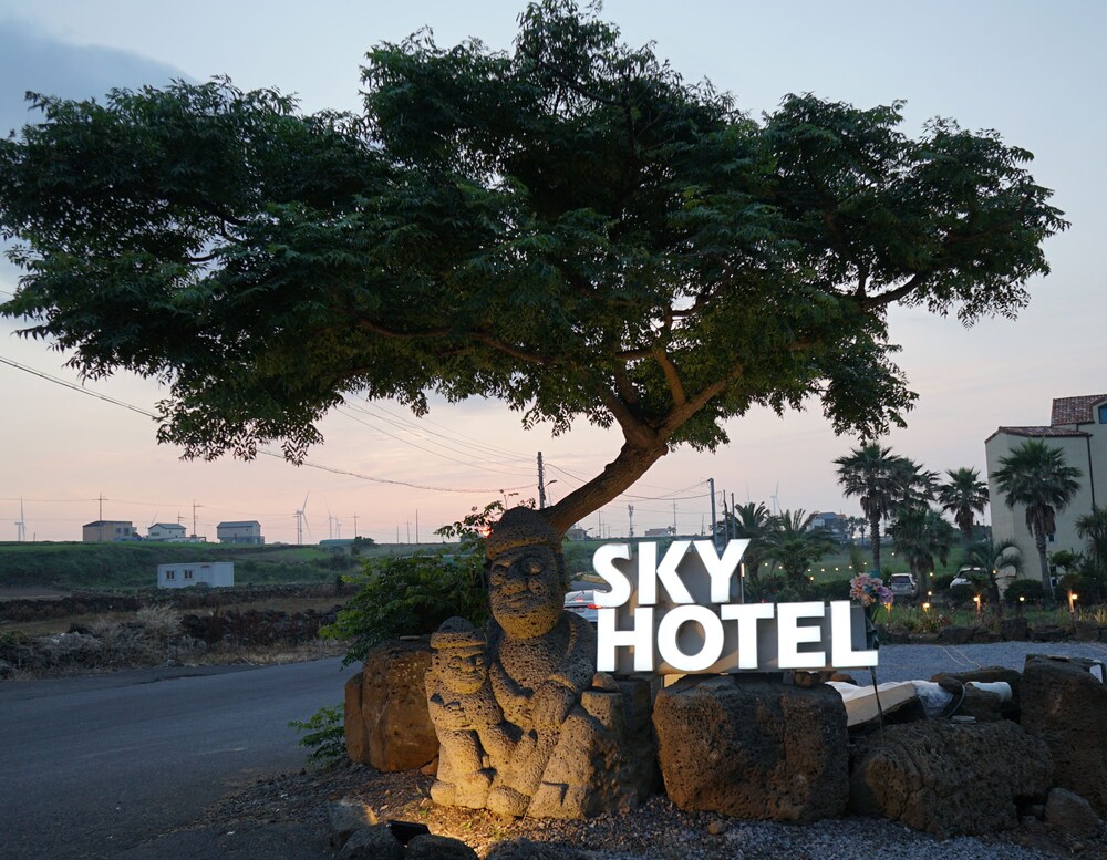 Sky Hotel 49/52