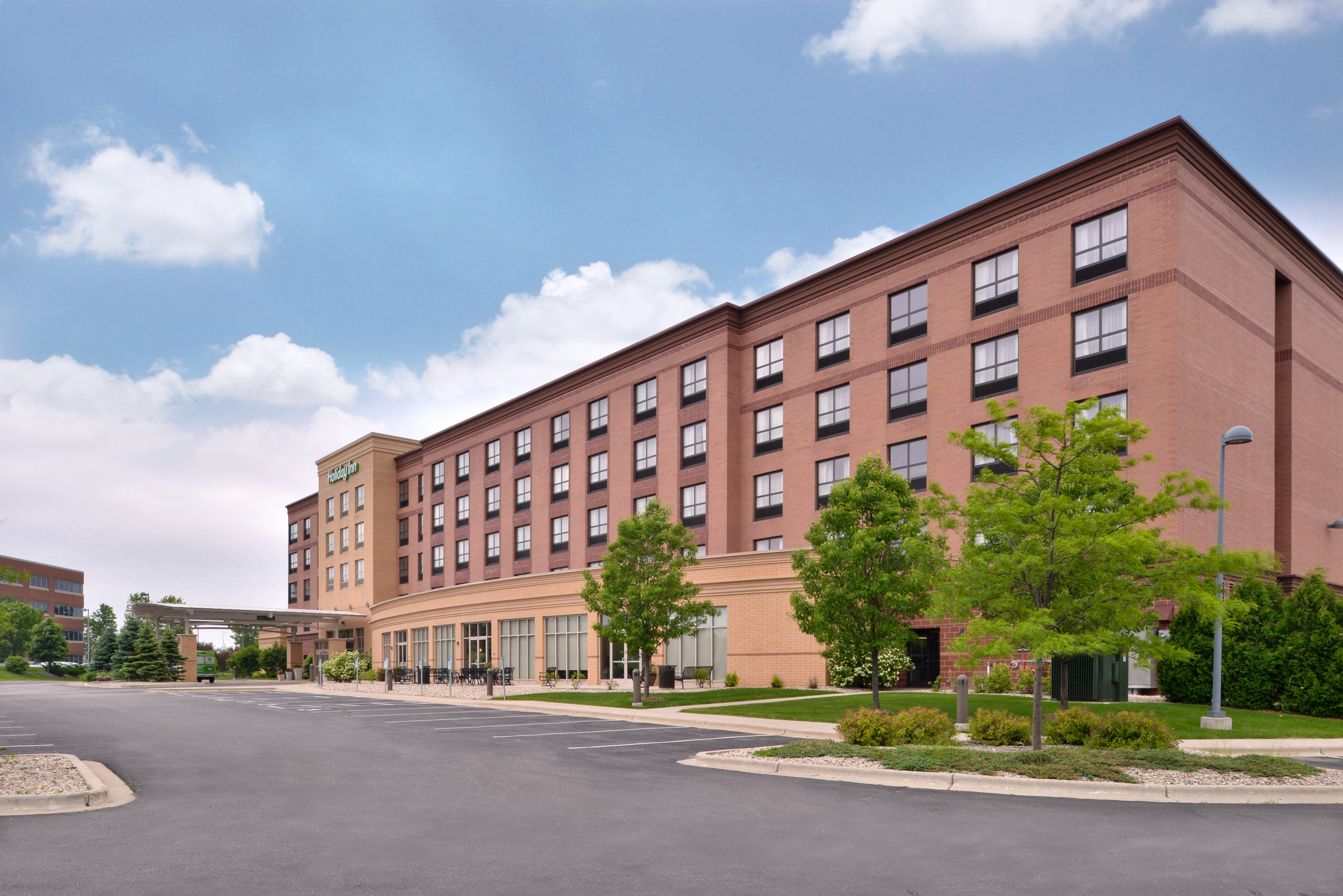 Holiday Inn Madison At The American Center 6/76