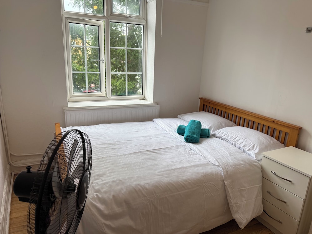 Rahal Hotel Hackney London 19/47