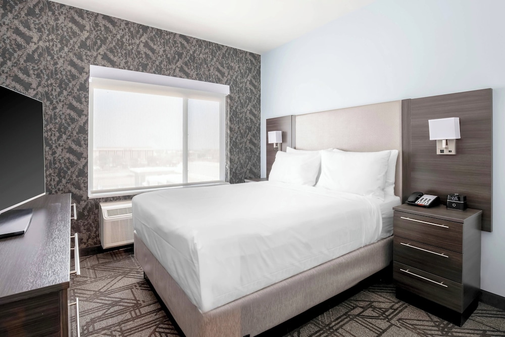 1 BEDROOM, SUITE, ACCESSIBLE