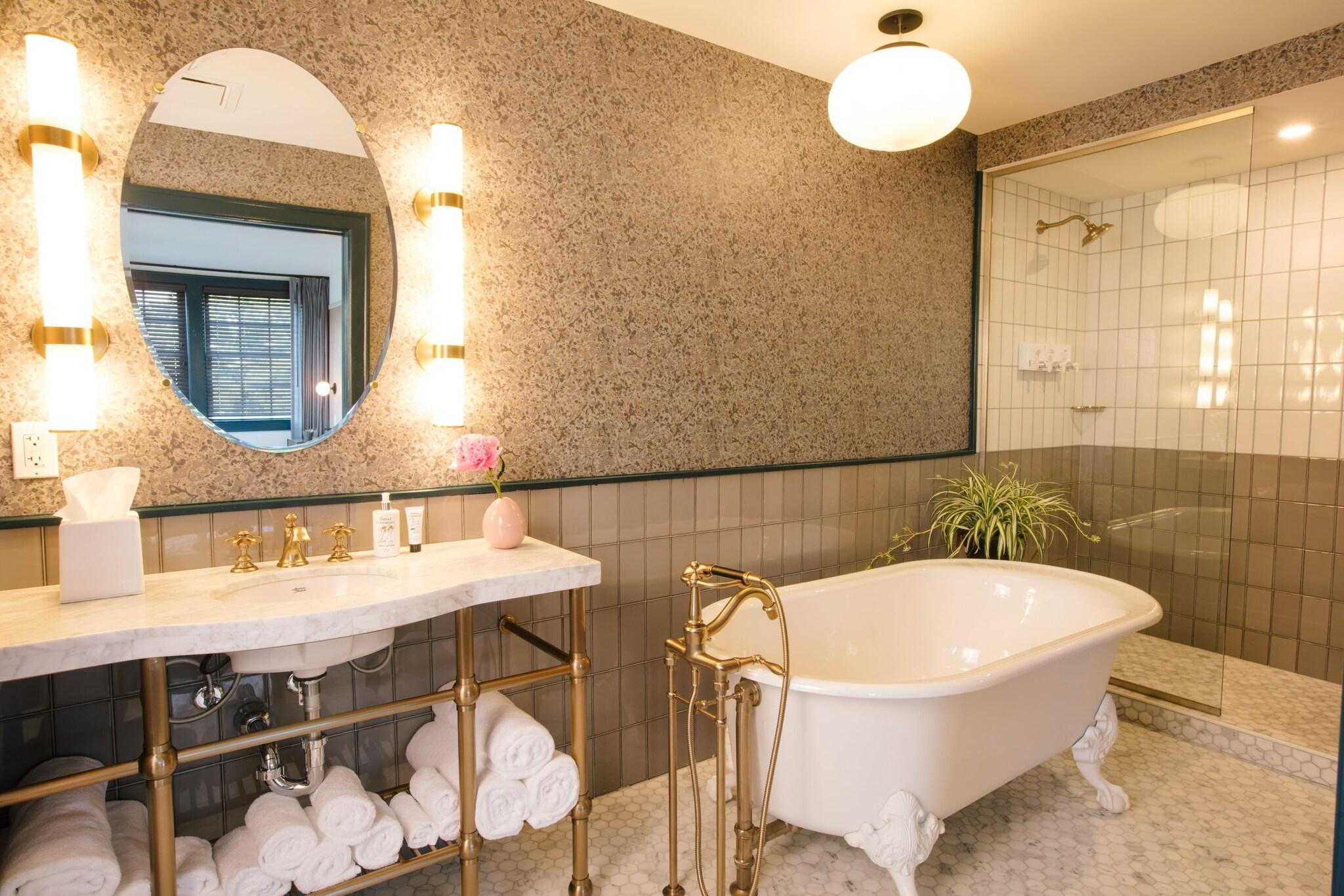 جناح بسرير كينج، Hotel Clermont 2/2