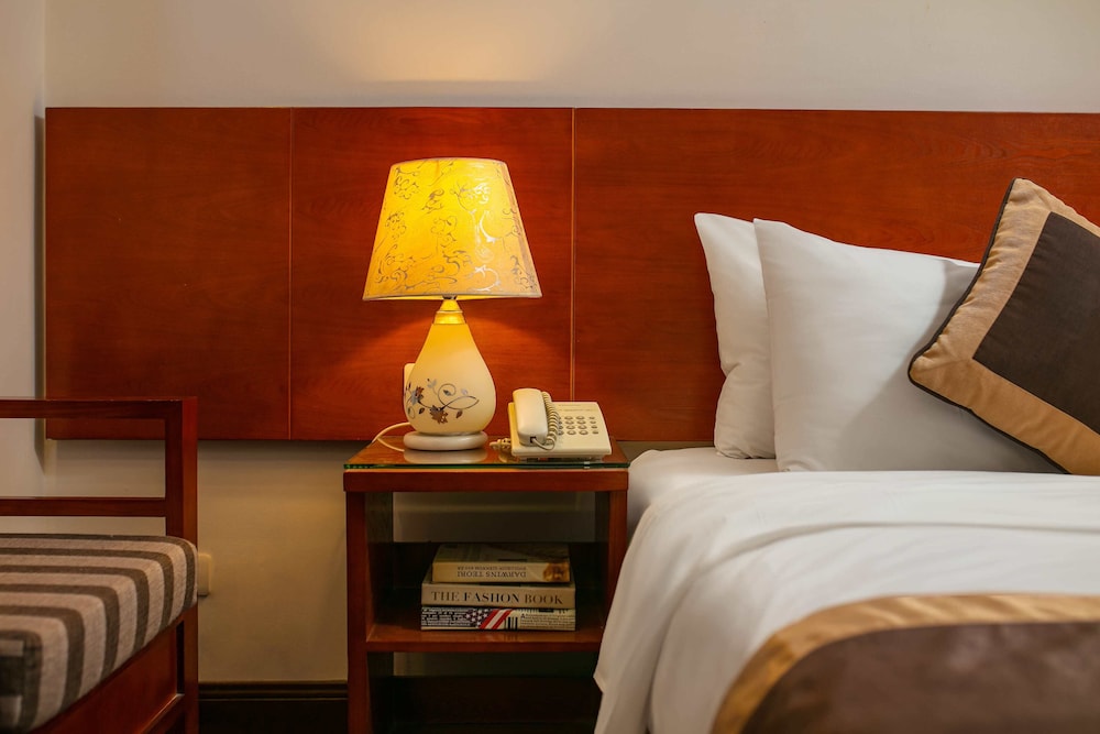 Bounty Hotel 37/67