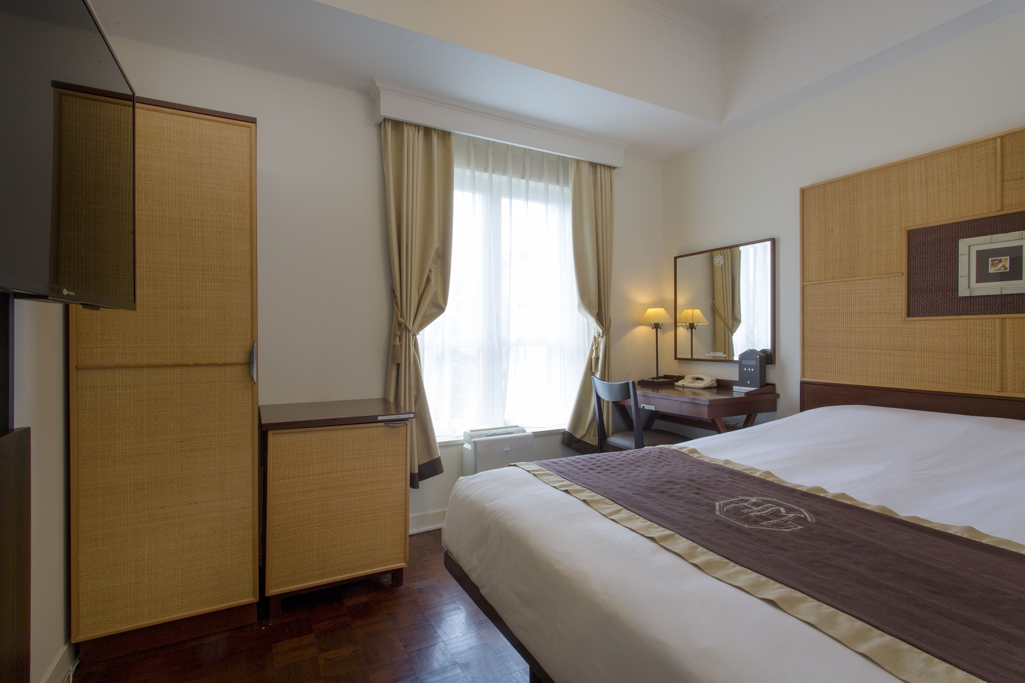 SEMI ROOM, SEMI DOUBLE BED
