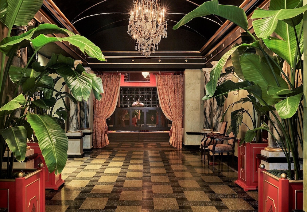 The Pontchartrain Hotel 10/83