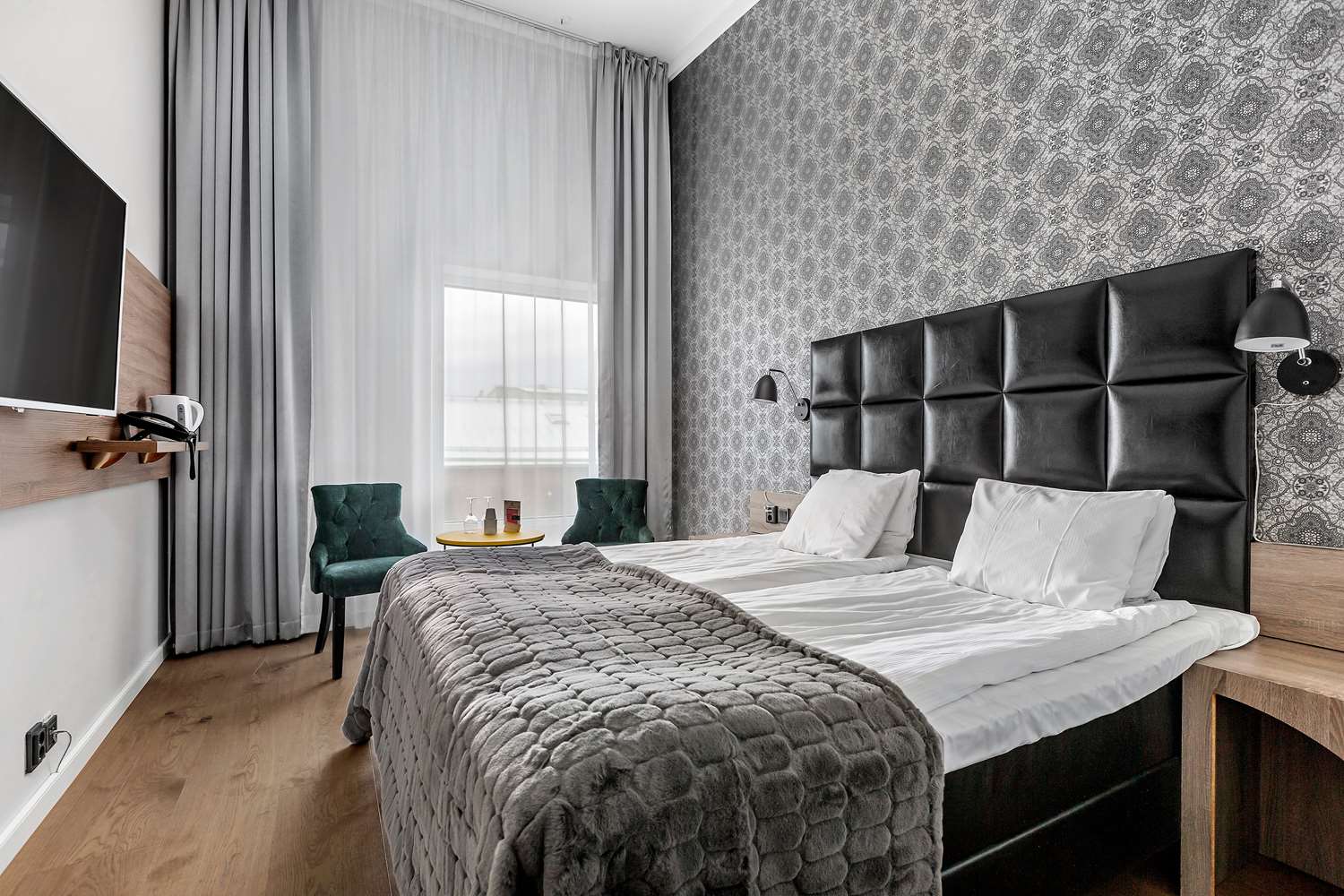 Super, Twin Beds