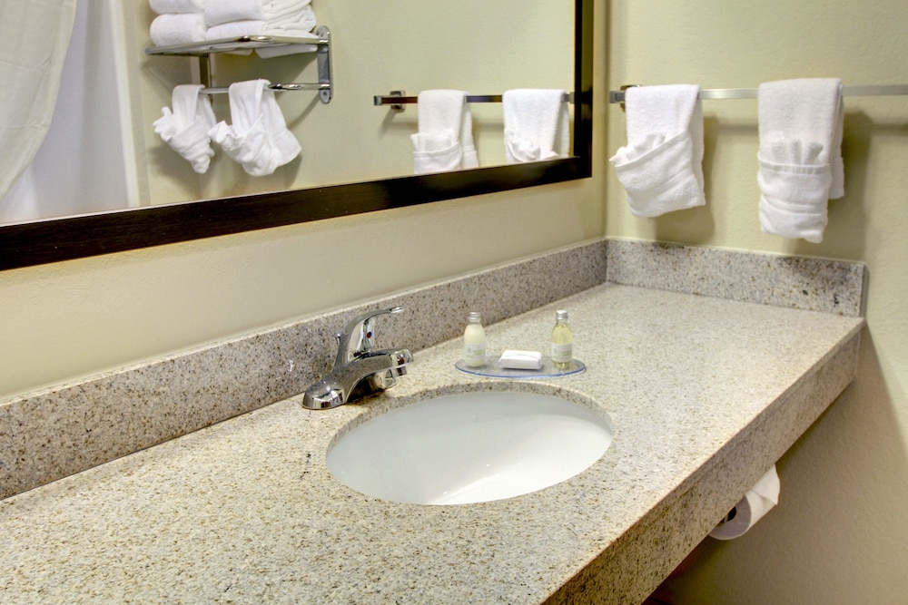 Cobblestone Inn & Suites - Ambridge 43/49