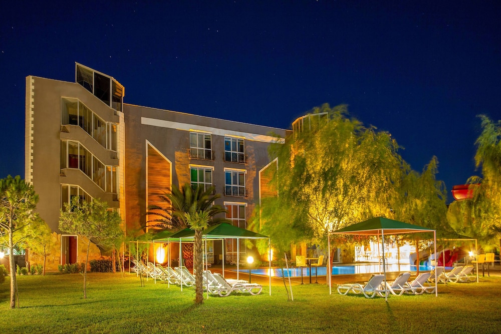 Aqua Nina Hotel 2/50